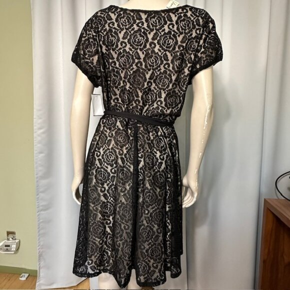 Love Squared Plus Size Short-Sleeve Lace A-Line Dress Size 1X - Picture 4 of 7